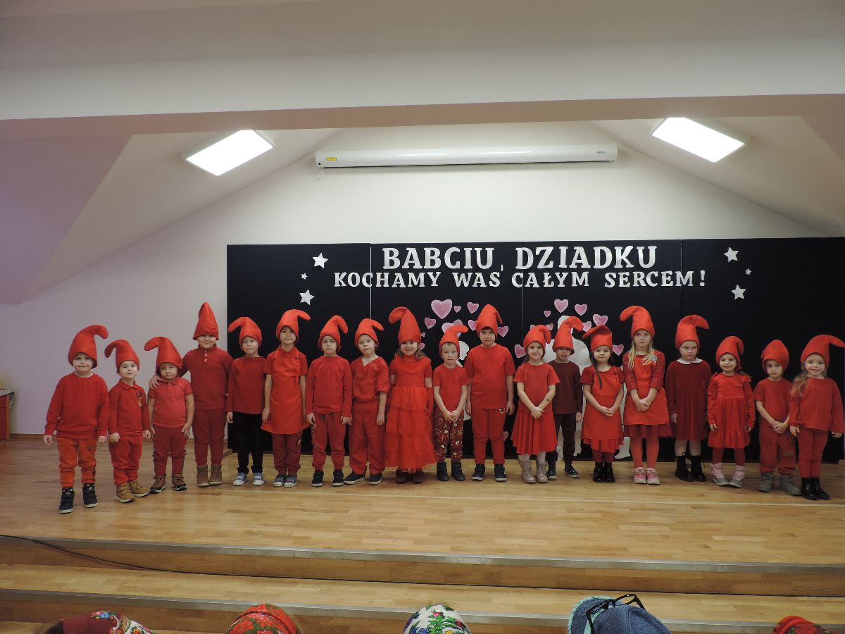 Galeria zdjęć: Dzień Babci i Dziadka w Borzęcinie Dolnym