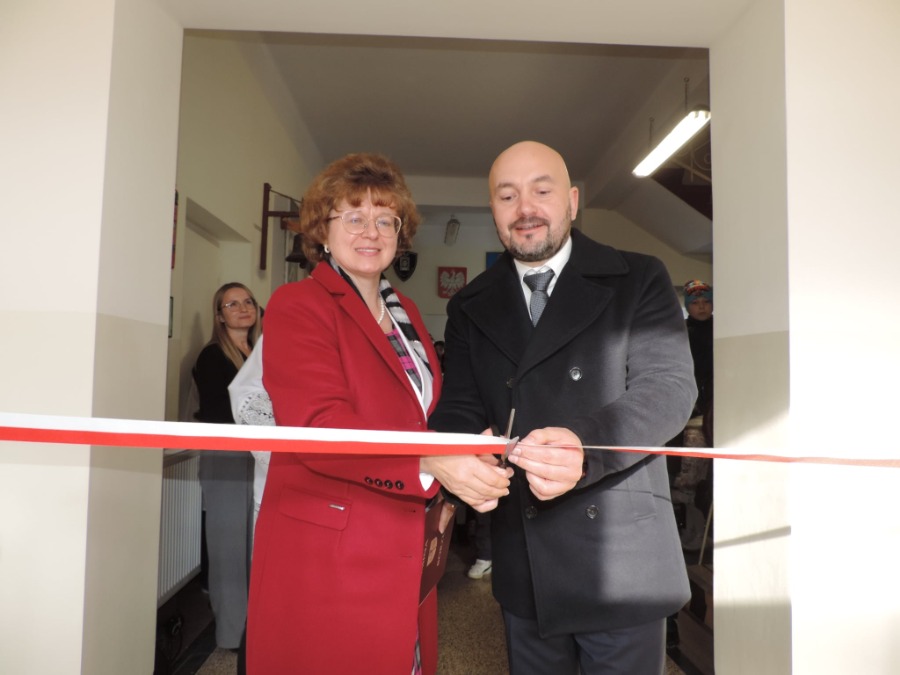 Zdjęcie: Dostosowanie szkoły w Borzęcinie Dolnym do potrzeb uczniów z niepełnosprawnościami – inwestycja zakończona